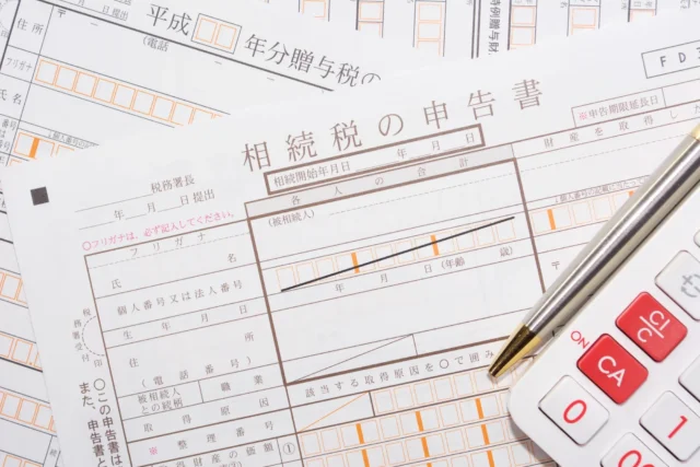 骨董品の買取金に相続税や所得税はかかる？