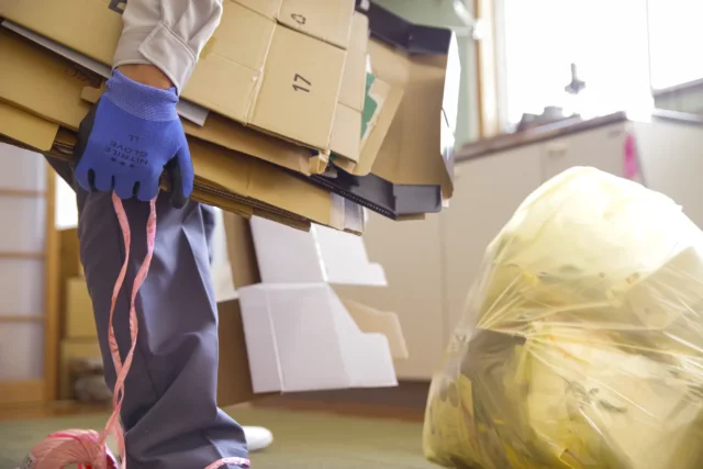 実家の片付け費用を抑える方法とは?