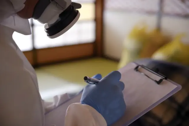 特殊清掃の費用相場は5万円～80万円超で現場の状況で大きく変動