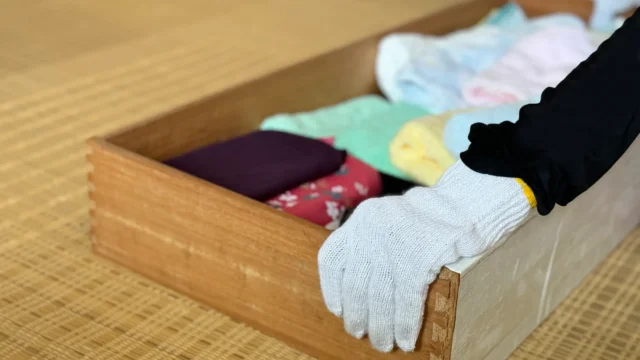 遺品整理業者に衣類の片付けを依頼するメリットは？